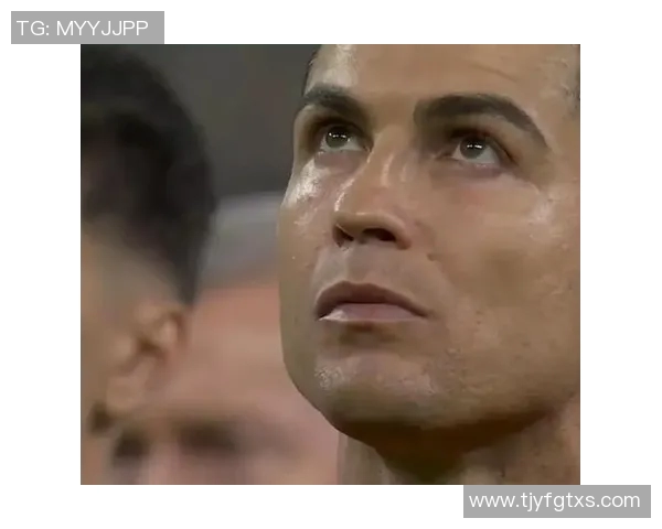 追随球星足迹探索足球传奇的辉煌历程与个人成就